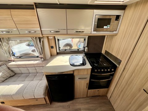 Coachman Pastiche 545 19