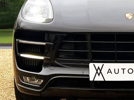 Porsche Macan TURBO PDK 17