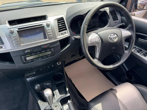 Toyota Hilux 3.0 D-4D Invincible Auto 4WD Euro 5 4dr 13