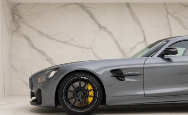 Mercedes-Benz AMG GT R GT R Premium 22