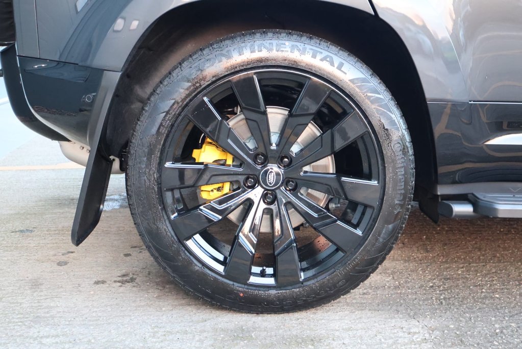 Land Rover Defender 110 2026  MODEL D350 HARD TOP X-DYNAMIC HSE SEEKER STYLED  REAR GENUINE SEATS 7