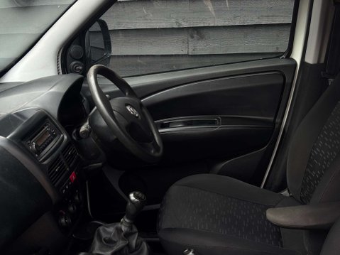 Vauxhall Combo 1.2 Combo 2000 L1H1 CDTi Sportive 19