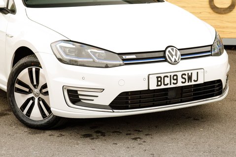 Volkswagen Golf E-GOLF 11