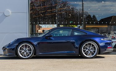 Porsche 911 GT3 TOURING (992) 3