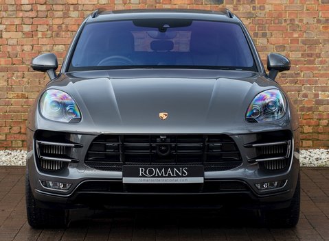 Porsche Macan Turbo 4