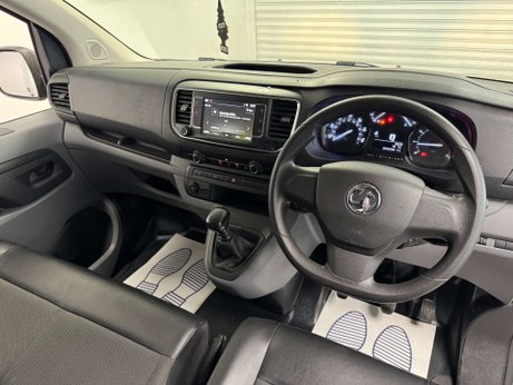 Vauxhall Vivaro 2.0 Vivaro 3100 Dynamic S/S 2