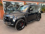 Land Rover Defender X MHEV 3