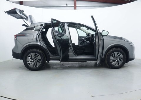 Nissan Qashqai 1.3 DIG-T MHEV Acenta Premium SUV 5dr Petrol Hybrid XTRON Euro 6 (s/s) (158 57