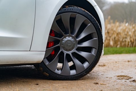 Tesla Model 3 PERFORMANCE 6