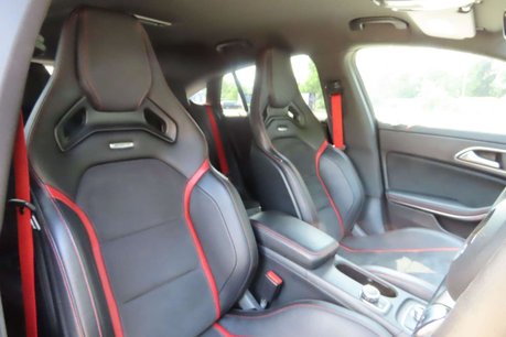 Mercedes-Benz CLA Class 2.0 CLA45 AMG Night Edition Shooting Brake SpdS DCT 4MATIC Euro 6 (s/s) 5dr 9