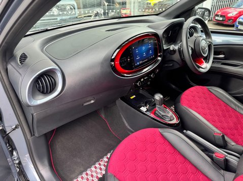 Toyota Aygo X VVT-I UNDERCOVER 11
