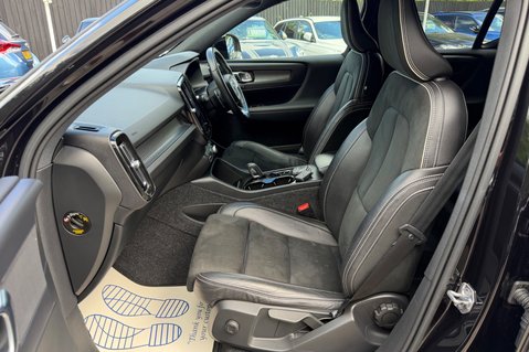 Volvo XC40 D4 R-DESIGN PRO AWD 14