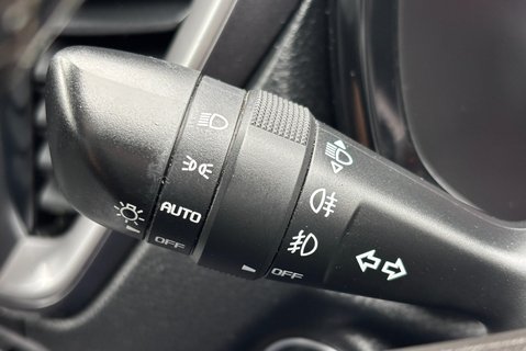 Isuzu D-Max DL40 1.9 TD Double Cab 4x4 Pickup - Roller Shutter 29