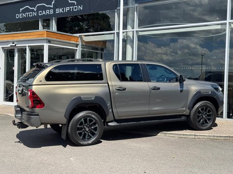 Toyota Hilux INVINCIBLE X 4WD D-4D DCB 9