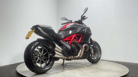 Ducati Diavel 1198 CARBON EDITION 24K 1 OWNER JUST SERVICED MOT APRIL 2027 2