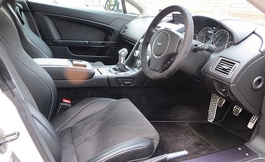 Aston Martin V12 Vantage 9