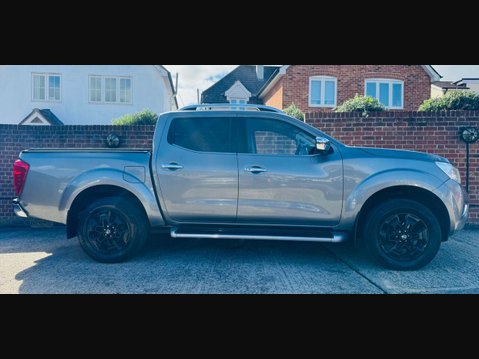 Nissan Navara 2.3 dCi Tekna Pickup Double Cab 4dr Diesel Auto 4WD Euro 6 (190 ps) 2