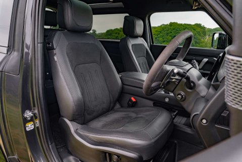 Land Rover Defender V8 Carpathian Edition 11