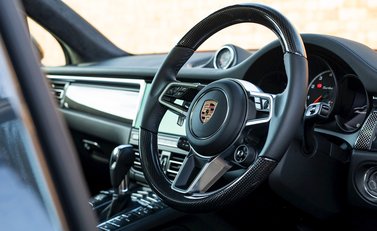 Porsche Macan Turbo 11