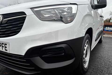 Vauxhall Combo L2H1 2300 Dynamic Panel Van 21