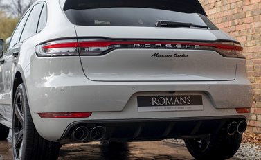 Porsche Macan Turbo 27