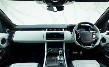 Land Rover Range Rover Sport 5.0 SVR Carbon Edition 16