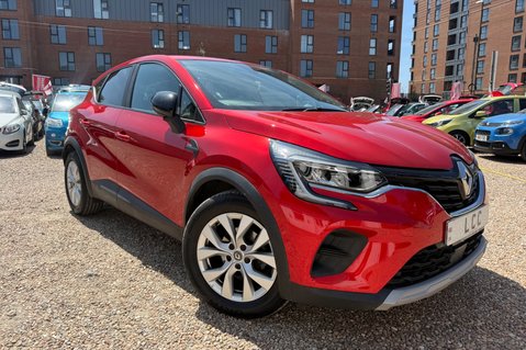 Renault Captur ICONIC TCE.. 3 MAIN DEALER SERVICES.. 1 PREVIOUS KEEPER.. STUNNING EXAMPLE 1