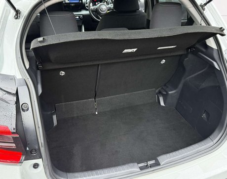 Toyota Yaris 1.5 Yaris Design HEV CVT 5dr 17