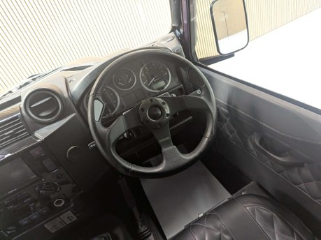 Land Rover Defender 2.2 Defender 90 Hard Top TD 4WD 5dr 44