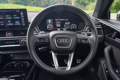 Audi RS4 Carbon Black 11