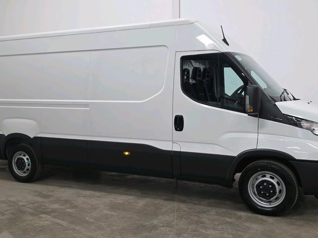 Iveco Daily 35S14 Manual Comfort 4100 Panel Van 3