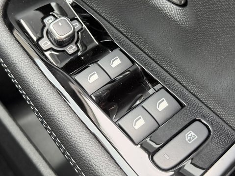 Vauxhall Astra 1.6 Plug-in Hybrid GSe 5dr Auto [Pan roof] 35