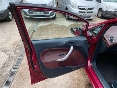 Ford Fiesta 1.4 Zetec Hatchback 5dr Petrol Manual (133 g/km, 94 bhp) 32