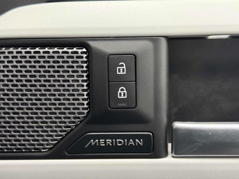 Land Rover Defender 3.0 D250 MHEV SE Hard Top SUV 5dr Diesel Auto 4WD MWB Euro 6 (s/s) (250 ps) 58