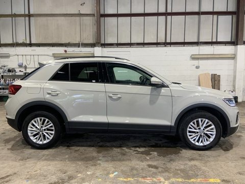 Volkswagen T-Roc LIFE TSI DSG 4