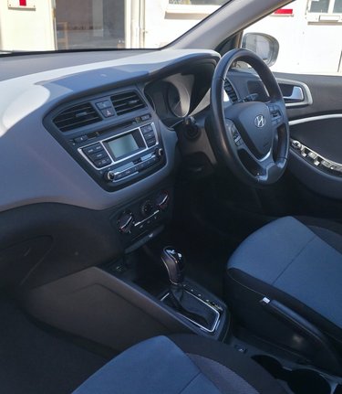 Hyundai i20 MPI SE.AUTOMATIC..1 PREVIOUS OWNER,18 STAMPS,AIR CON,LAST OWNER  9 YEARS. 3