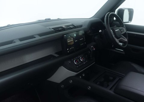 Land Rover Defender 3.0 Defender X-Dynamic HSE D MHEV A 4WD 5dr 67