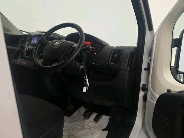 Vauxhall Movano Vauxhall Movano 3500 L3 Diesel FWD 2.2 Turbo D 140ps H2 Dynamic Van 15