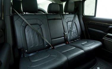 Land Rover Defender 110 D250 First Edition 12