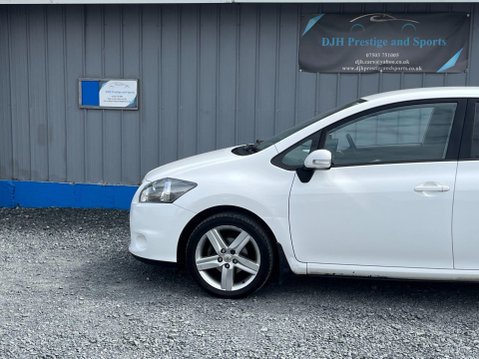 Toyota Auris 1.6 V-Matic SR Euro 5 5dr 18