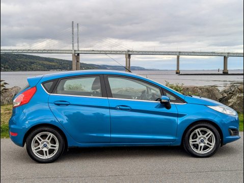 Ford Fiesta 1.25 Zetec Euro 5 5dr 8