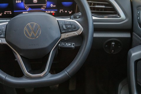 Volkswagen T-Roc LIFE TSI 19