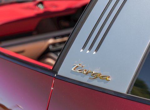Porsche 911 (992) Targa 4S Heritage Design Edition 32