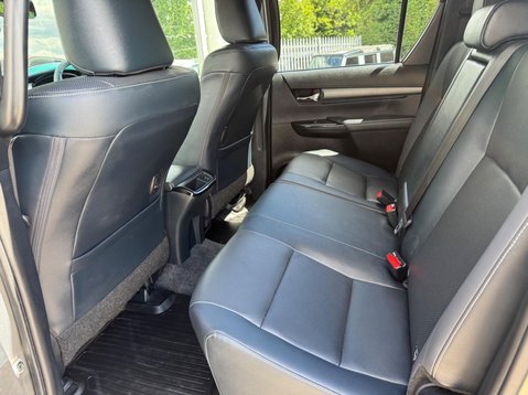 Toyota Hilux INVINCIBLE X 4WD D-4D DCB 47