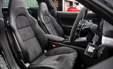 Porsche 911 Targa 4 GTS (991.2) 14