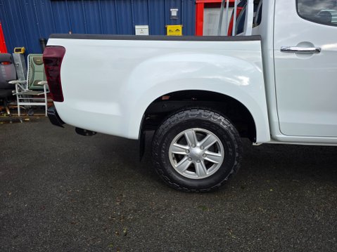 Isuzu D-Max TD EIGER DCB 9