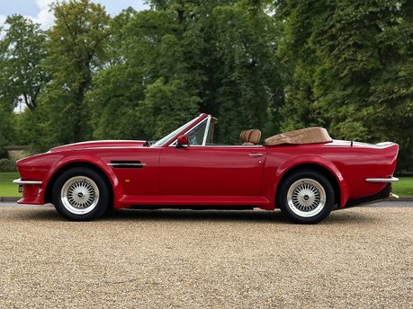 Aston Martin V8 VOLANTE 11