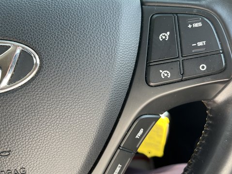 Hyundai i10 1.2 Premium 5dr 17