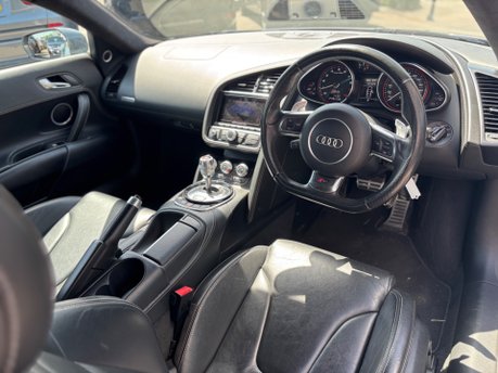 Audi R8 .2 FSI V10 Coupe 2dr Petrol S Tronic quattro Euro 5 (525 ps) 3