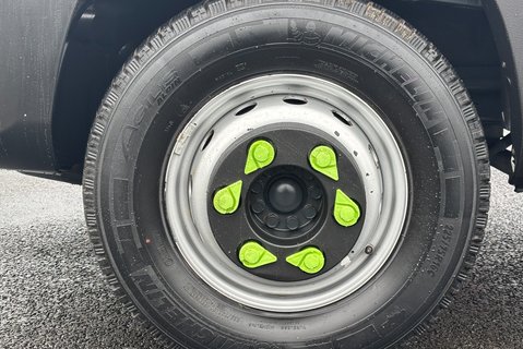 Iveco Daily 70C18D Crew Cab Dropside with Hiab X-Hiduo 062 Crane 36